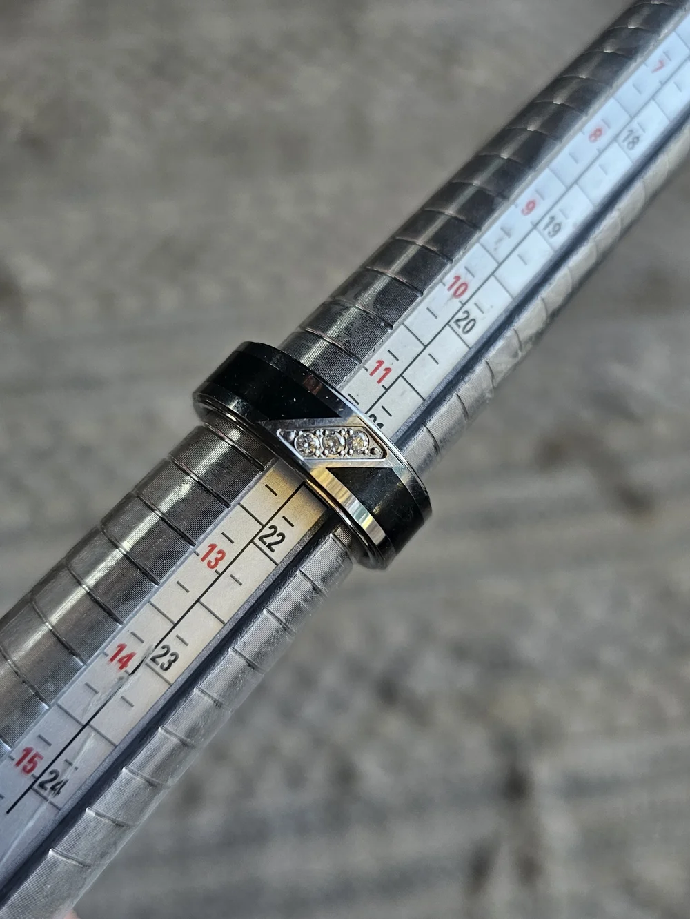 Brilliant mens tungsten